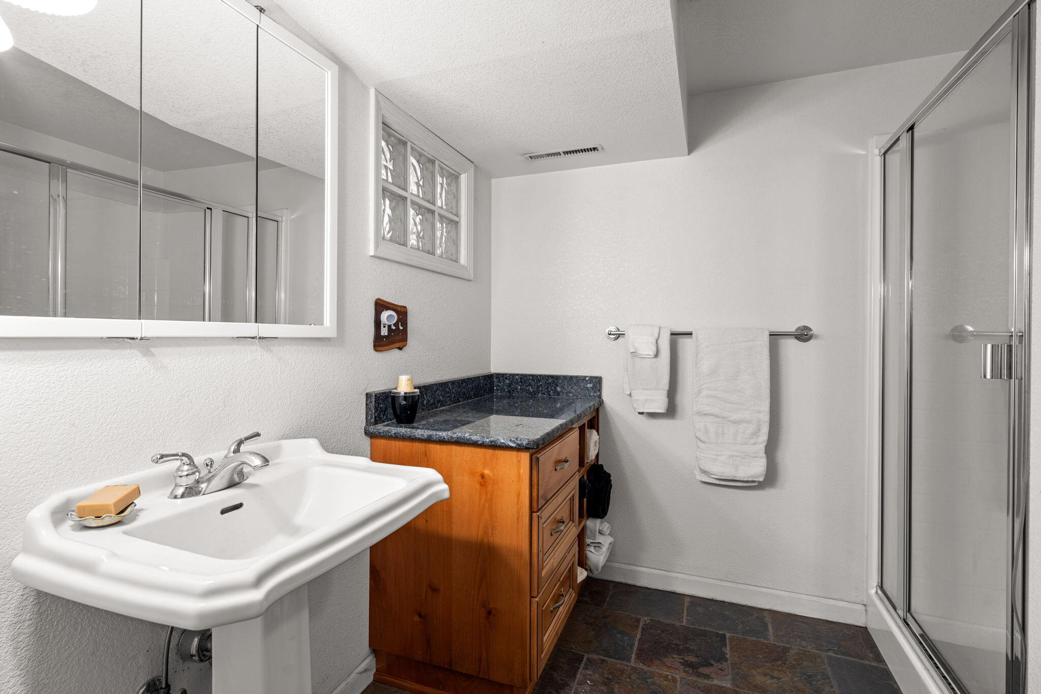 17375 Jordan Road Sisters, OR 97759 - Photo 46 of 63 Lower level full bathroom.