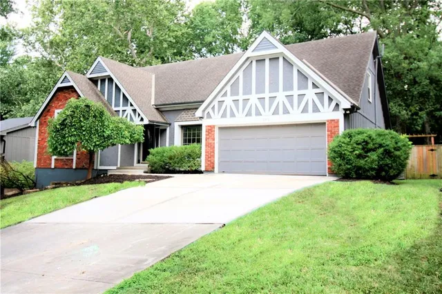 $529,000 | 101 Northwest 44th Street, Kansas City, MO 64116