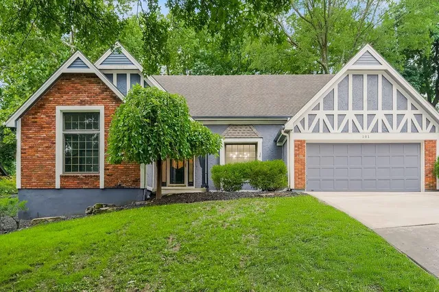 $529,000 | 101 Northwest 44th Street, Kansas City, MO 64116