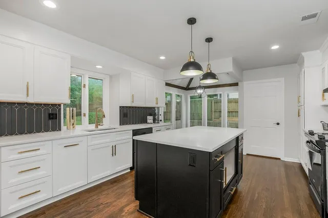 $529,000 | 101 Northwest 44th Street, Kansas City, MO 64116