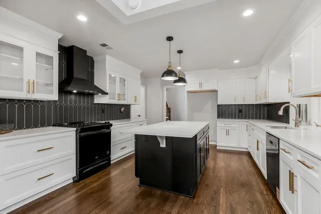 $529,000 | 101 Northwest 44th Street, Kansas City, MO 64116