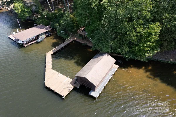 a picture of a lake view