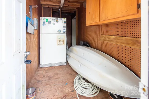 a view of a house with backyard