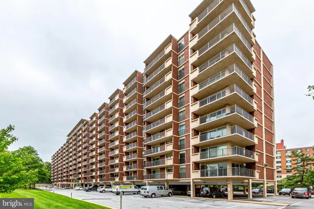 $294,900 | 1300 Army Navy Drive, Unit 227, Arlington, VA 22202