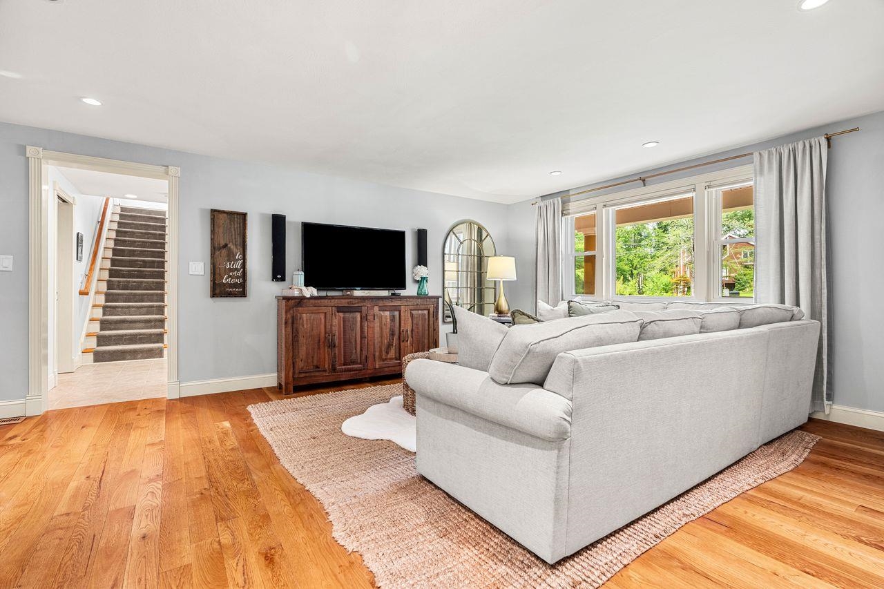 7 Rideout Lane Brookline, NH 03033 - Photo 10 of 50