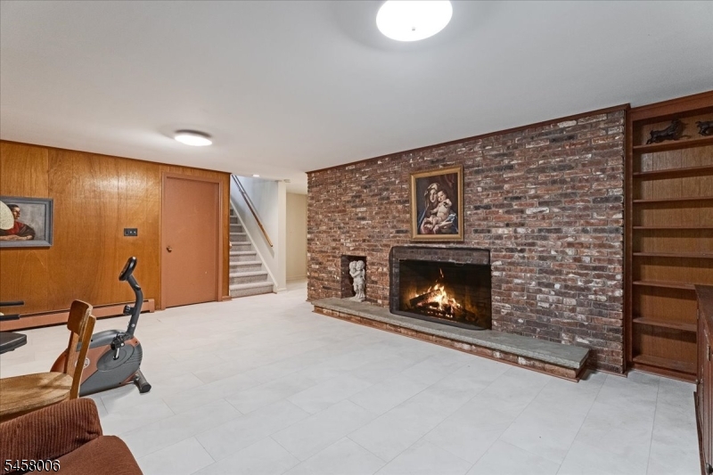18 Tree Top Drive Springfield, NJ 07081 - Photo 13 of 16 Gallery Image 13