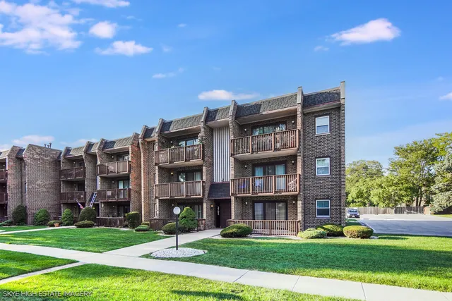 $130,000 | 3704 215th Street, Unit 105, Matteson, IL 60443