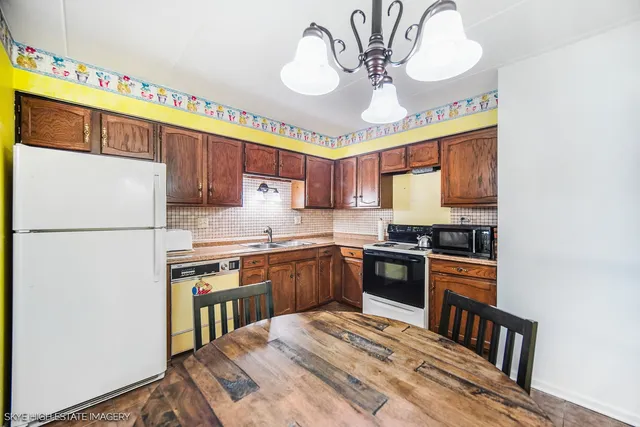 $130,000 | 3704 215th Street, Unit 105, Matteson, IL 60443