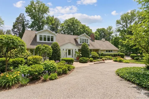 $1,899,000 | 1 The Brae, Woodbury, NY 11797