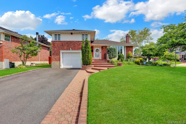 $899,900 | 3987 Bayberry Lane, Seaford, NY 11783