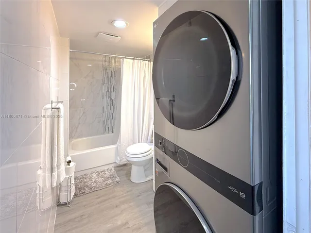 $2,000 | 4160 Inverrary Drive, Unit 212, Lauderhill, FL 33319