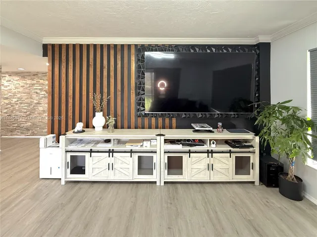 $2,000 | 4160 Inverrary Drive, Unit 212, Lauderhill, FL 33319