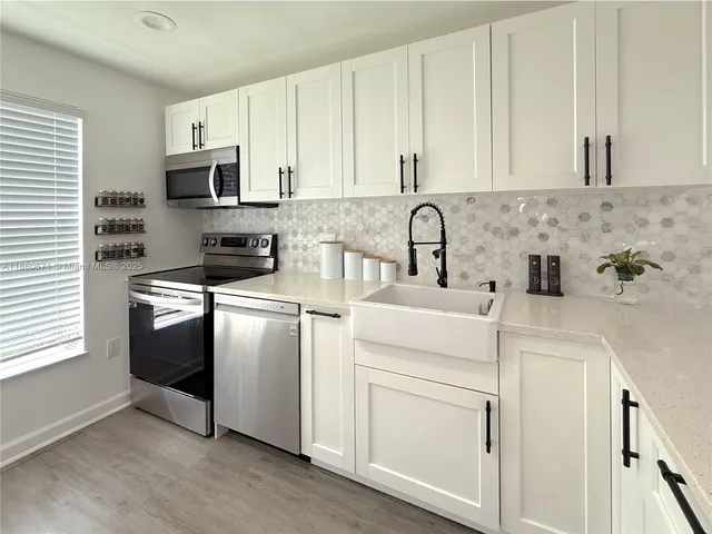 $2,000 | 4160 Inverrary Drive, Unit 212, Lauderhill, FL 33319