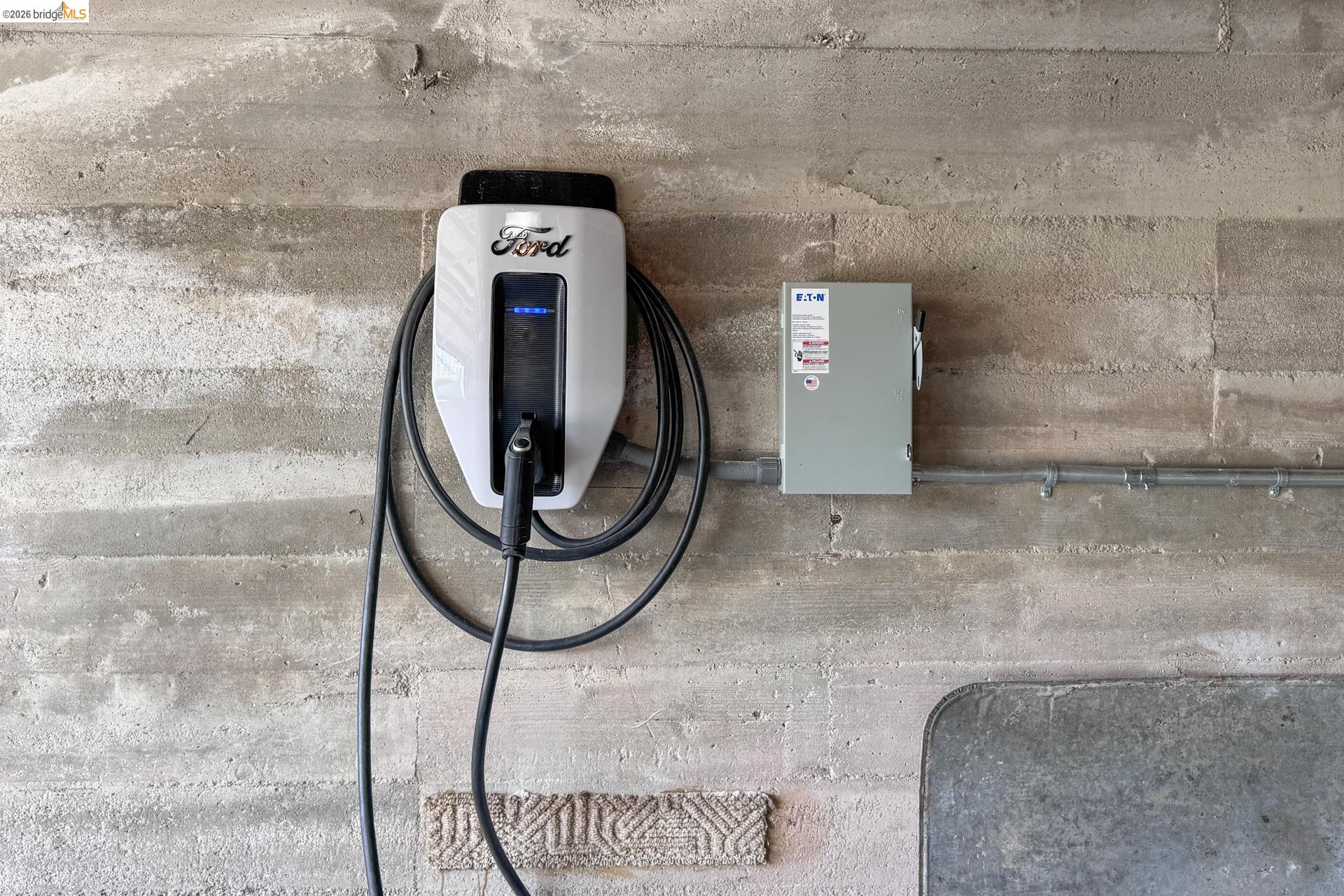 49 Windsor Avenue Kensington, CA 94708 - Photo 52 of 60 a utility room with a washer and dryer