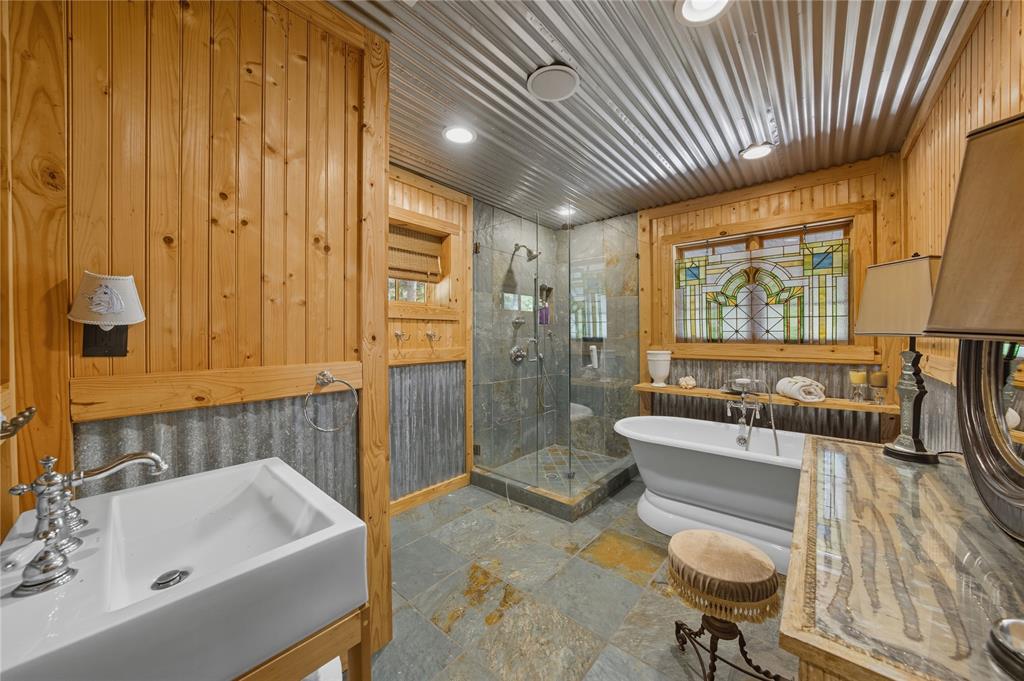 100 Letha Road Trinidad, TX 75163 - Photo 15 of 38 a bathroom with a sink a toilet a mirror and bathtub