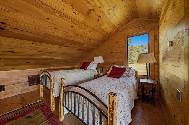 $1,750,000 | 100 Letha Road, Trinidad, TX 75163