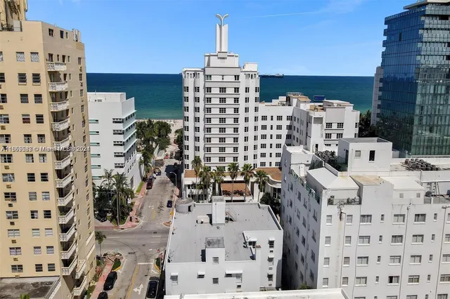 a large building with a lot of windows