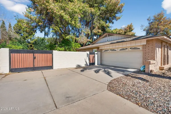 $934,900 | 6968 West Calavar Road, Peoria, AZ 85381