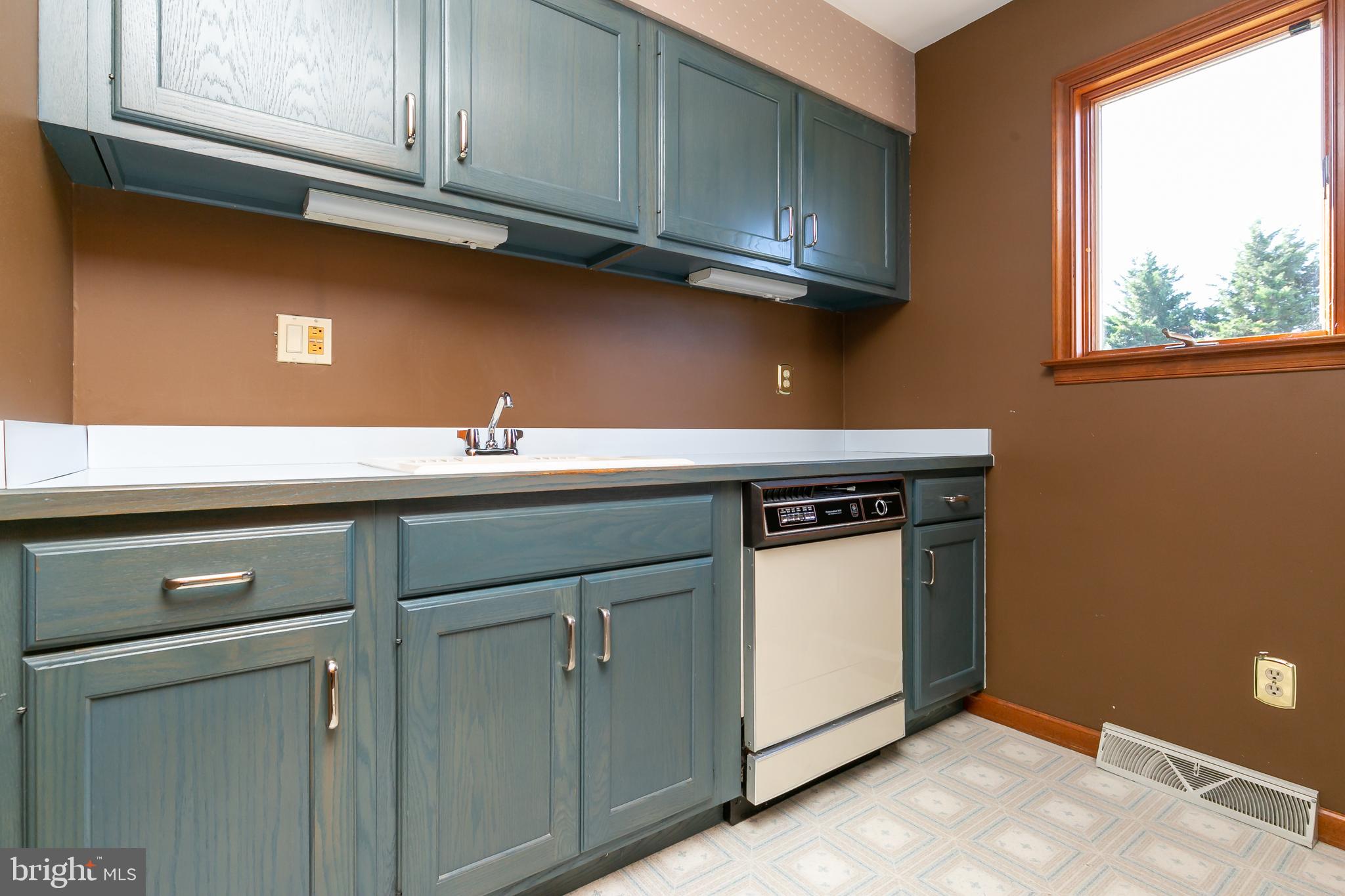 201 Stokes Road Shamong, NJ 08088 - Photo 25 of 40 Laundry with Dishwasher