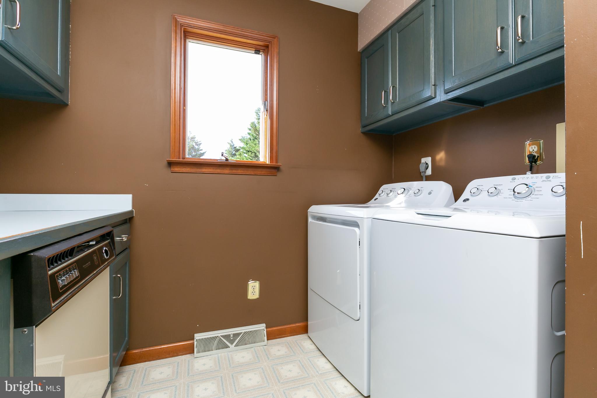201 Stokes Road Shamong, NJ 08088 - Photo 26 of 40 Laundry room