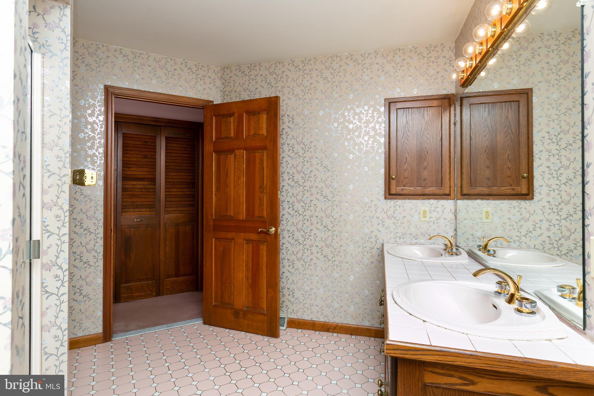 201 Stokes Road Shamong, NJ 08088 - Photo 29 of 40 Master Bath