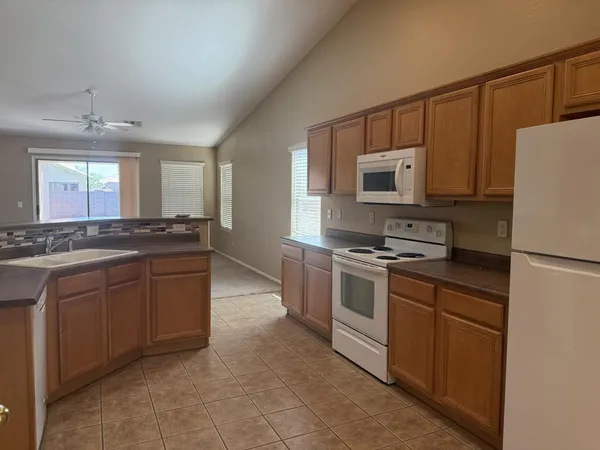$1,950 | 23307 South 220th Street, Queen Creek, AZ 85142