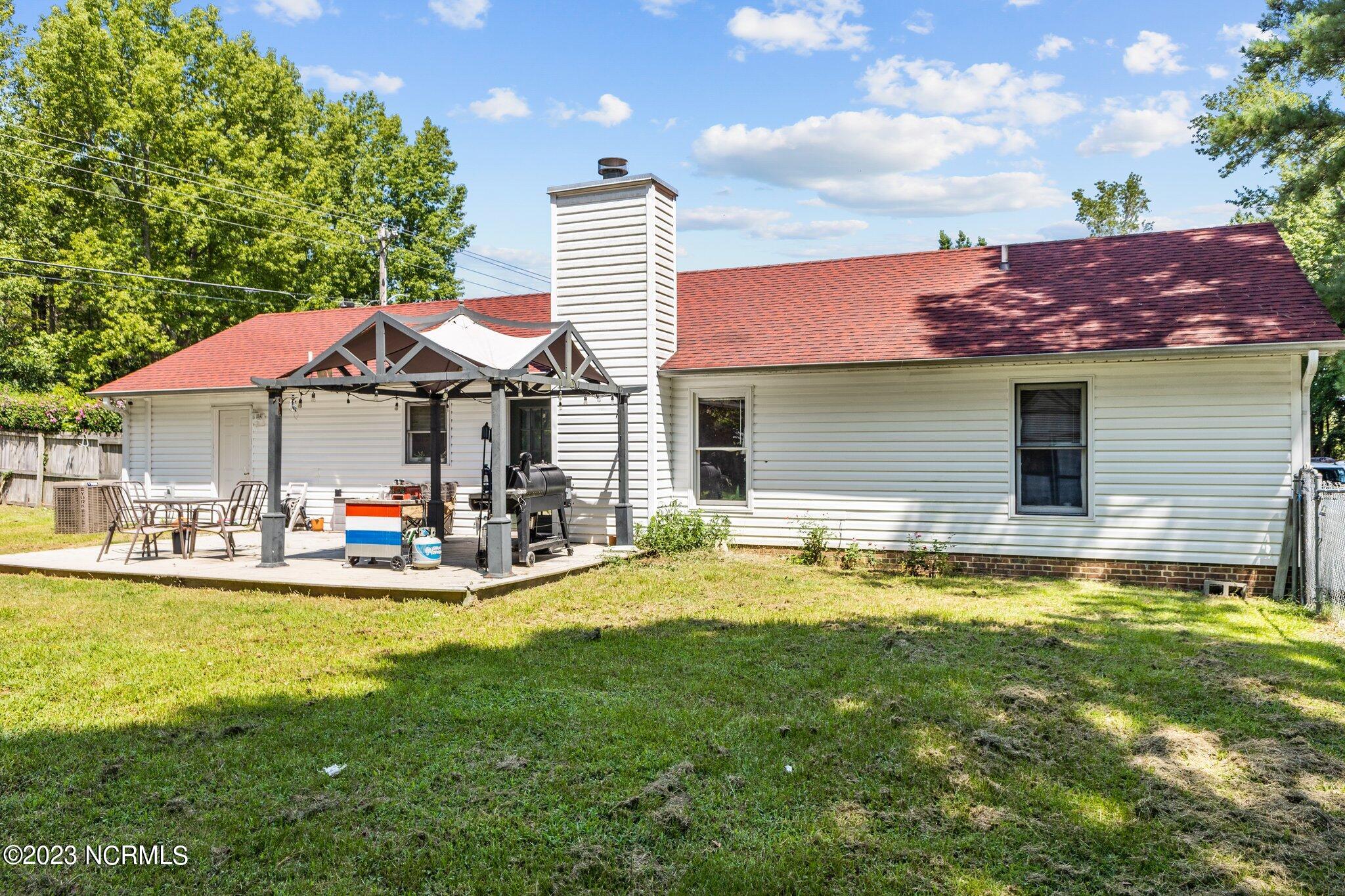 102 Overton Road Raeford, NC 28376 - Photo 27 of 33 28-web-or-mls-707A9487