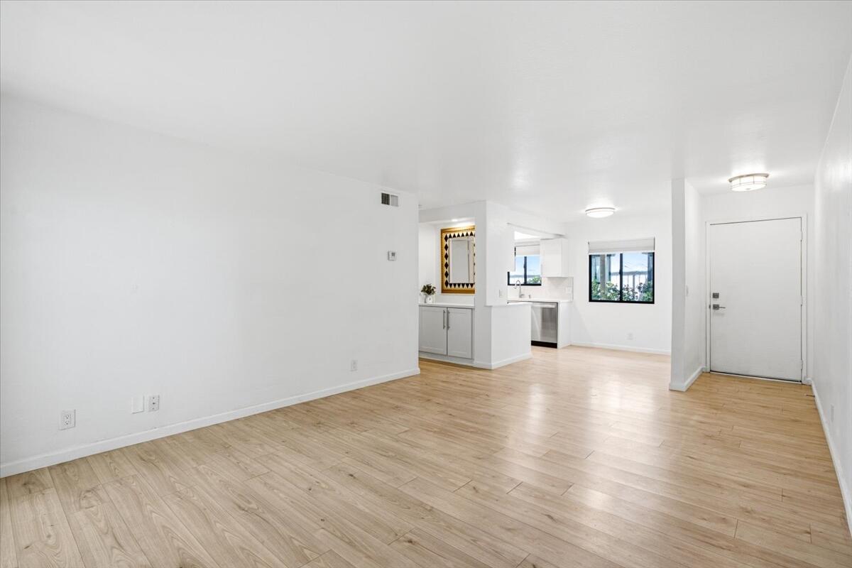 1050 Ramon Road, Unit 20 Palm Springs, CA 92264 - Photo 2 of 26 Living room