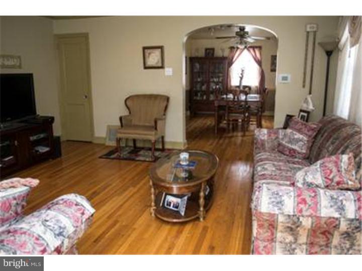 823 Laurel Road Lansdowne, PA 19050 - Photo 3 of 16 Living Room