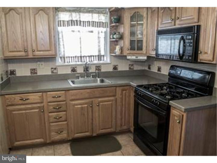 823 Laurel Road Lansdowne, PA 19050 - Photo 5 of 16 Kitchen