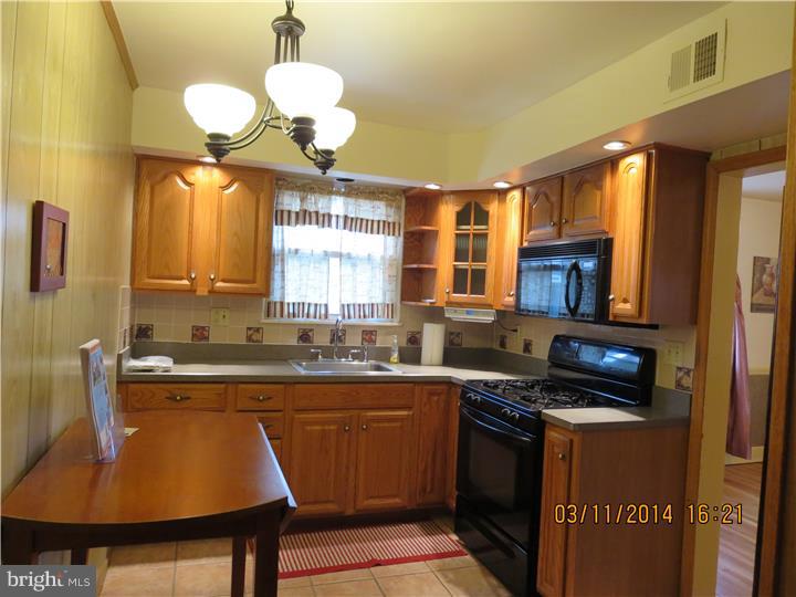 823 Laurel Road Lansdowne, PA 19050 - Photo 6 of 16 Kitchen