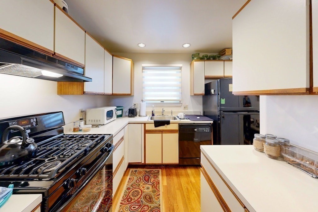 12 Shea Road Cambridge, MA 02140 - Photo 5 of 31