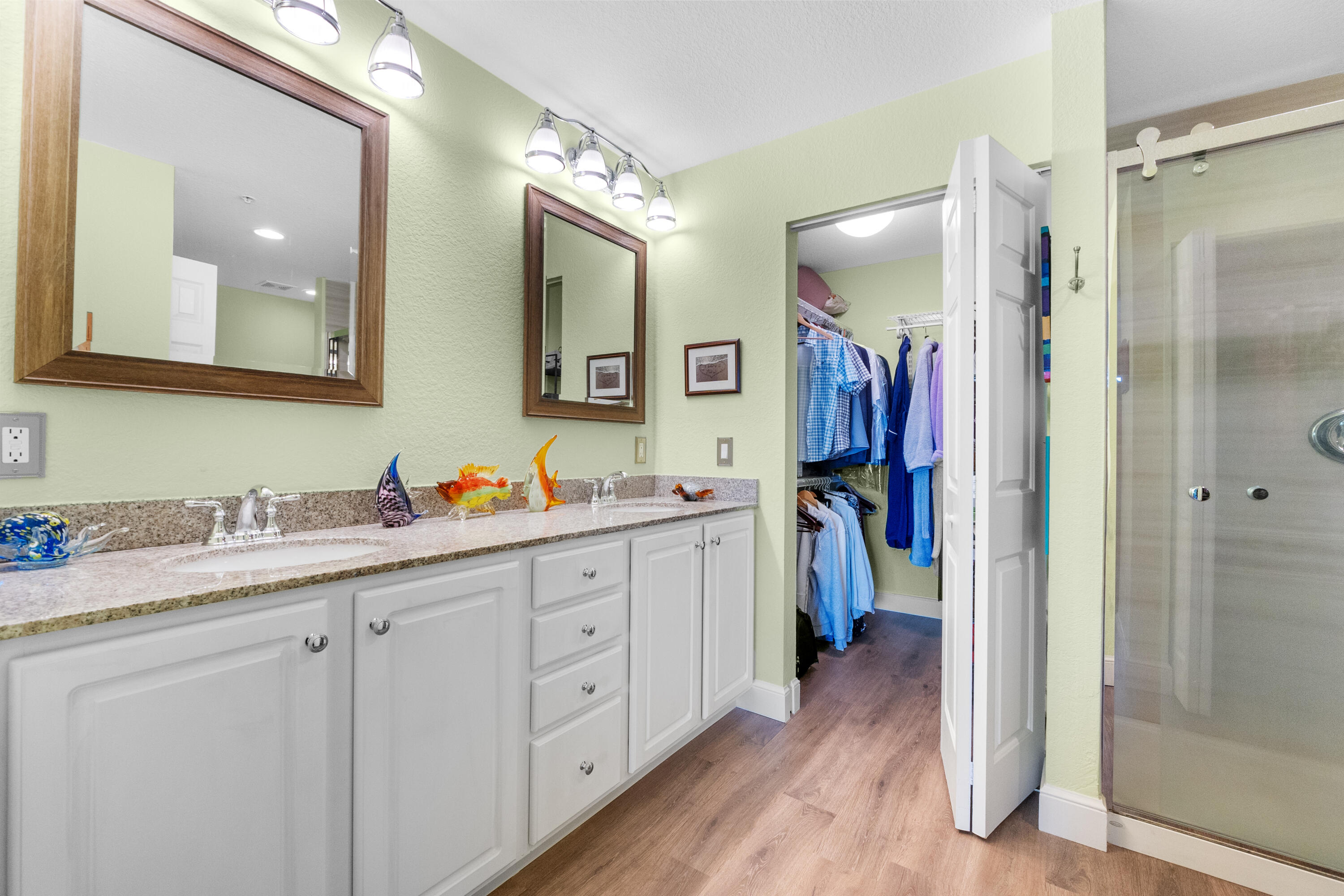 370 Golfview Road, Unit 104 North Palm Beach, FL 33408 - Photo 22 of 28 Main bathroom