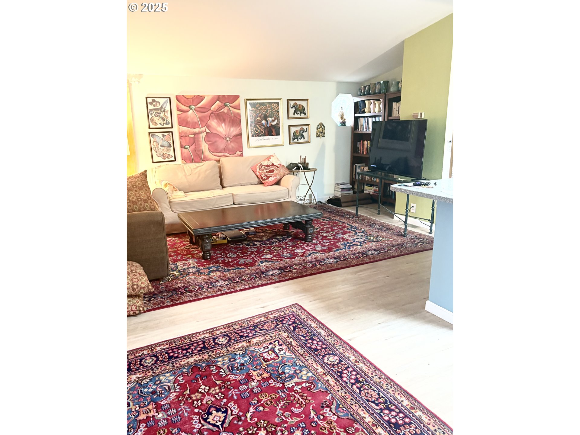 1699 North Terry Street, Unit 272 Eugene, OR 97402 - Photo 16 of 25 a living room with furniture and a rug