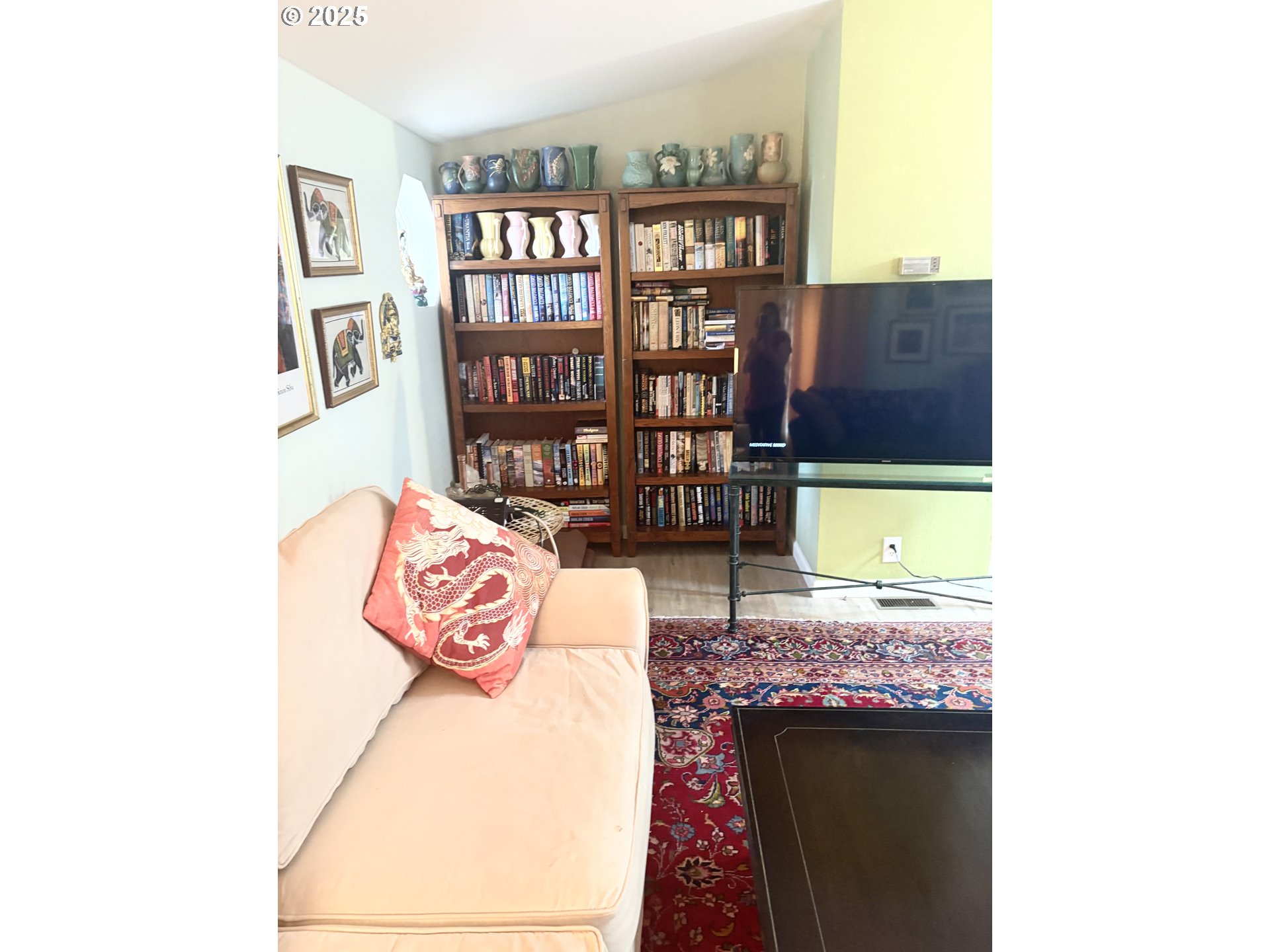 1699 North Terry Street, Unit 272 Eugene, OR 97402 - Photo 5 of 25 a view of a living room with a baby crib