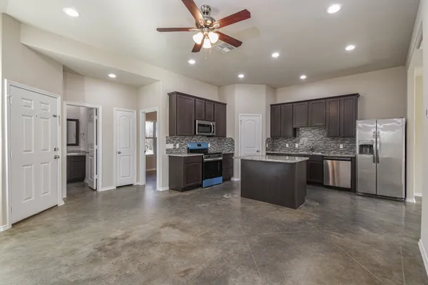 $1,375 | 15786 Cottonwood Drive, Montgomery, TX 77356