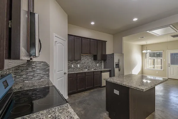 $1,375 | 15786 Cottonwood Drive, Montgomery, TX 77356