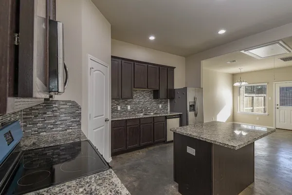 $1,295 | 15786 Cottonwood Drive, Montgomery, TX 77356