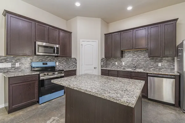 $1,295 | 15786 Cottonwood Drive, Montgomery, TX 77356