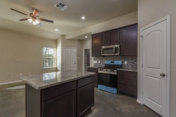 $1,295 | 15786 Cottonwood Drive, Montgomery, TX 77356