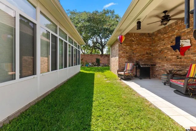 a view of a house with a back yard