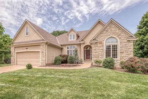 $569,000 | 2704 West 137th Place, Leawood, KS 66224
