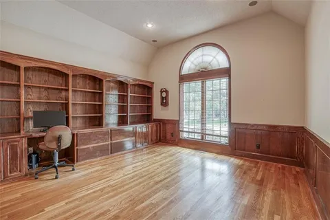 $569,000 | 2704 West 137th Place, Leawood, KS 66224