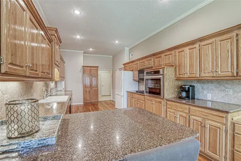 $569,000 | 2704 West 137th Place, Leawood, KS 66224