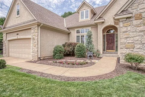 $569,000 | 2704 West 137th Place, Leawood, KS 66224