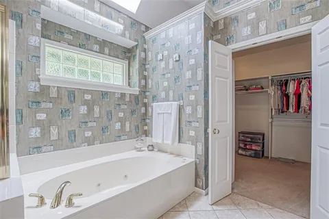 $569,000 | 2704 West 137th Place, Leawood, KS 66224