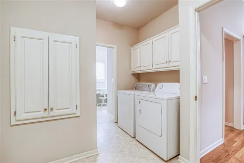 $569,000 | 2704 West 137th Place, Leawood, KS 66224