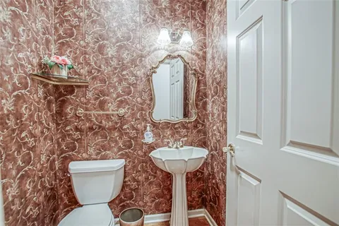 $569,000 | 2704 West 137th Place, Leawood, KS 66224