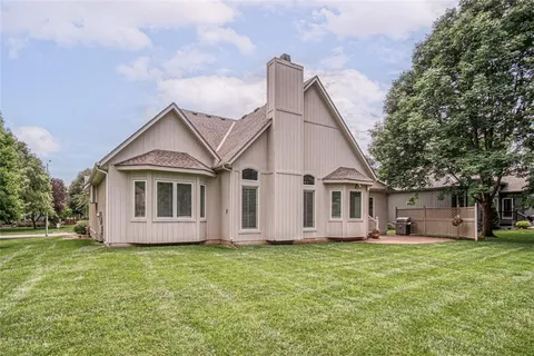 $569,000 | 2704 West 137th Place, Leawood, KS 66224