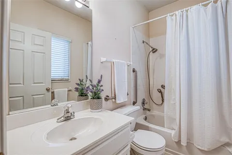 $569,000 | 2704 West 137th Place, Leawood, KS 66224